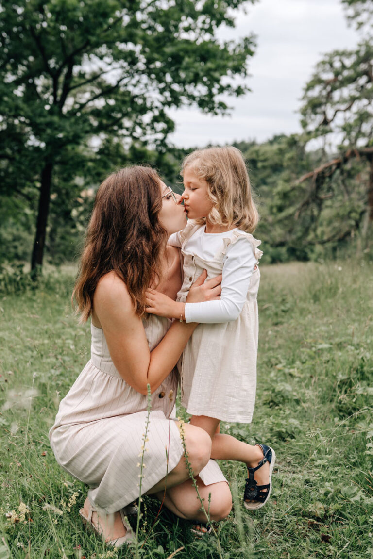 https://alina-schaetzel.de/wp-content/uploads/2023/02/Familienshooting-94-768x1152.jpg